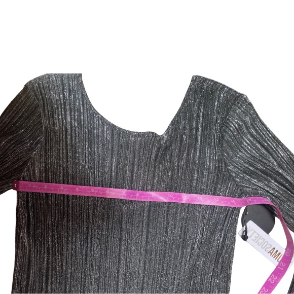 Shine Bright Black and Silver Long Sleeve Bodycon Dress
Amuse Society Small - Picture 11 of 14